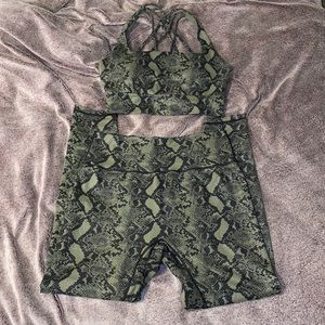 Buffbunny Green Snake Bite sports bra and leggings